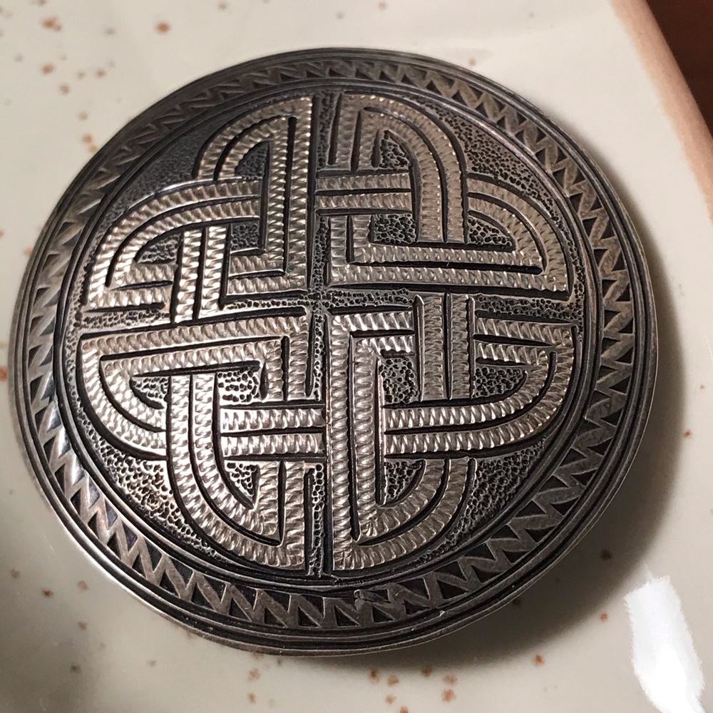 VINTAGE brooch